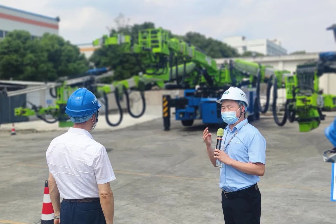 四川省企業(yè)經(jīng)濟(jì)促進(jìn)會(huì)李光明書記蒞臨藍(lán)海智裝調(diào)研